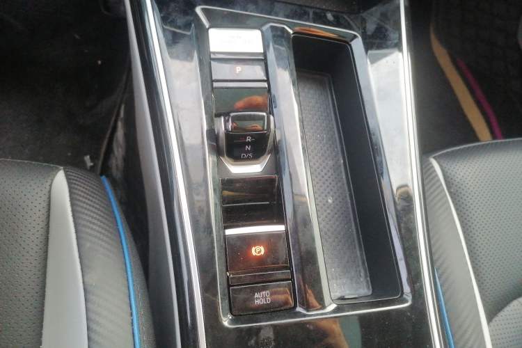 Used Volkswagen Lamando 2022 Lavida L 280TSI DSG Cool & Spicy Edition Gear Lever