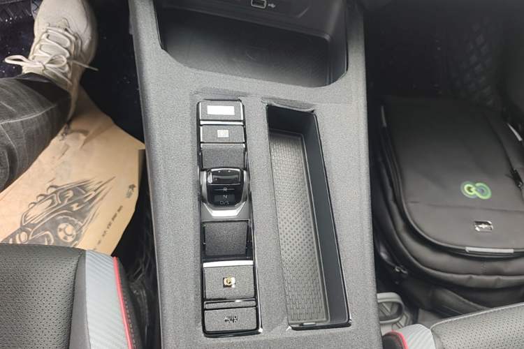 Used Volkswagen Lamando 2022 Lavida L 280TSI DSG Cool & Spicy Edition Gear Lever