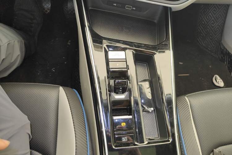 Used Volkswagen Lamando 2022 Lavida L 280TSI DSG Cool & Spicy Edition Gear Lever