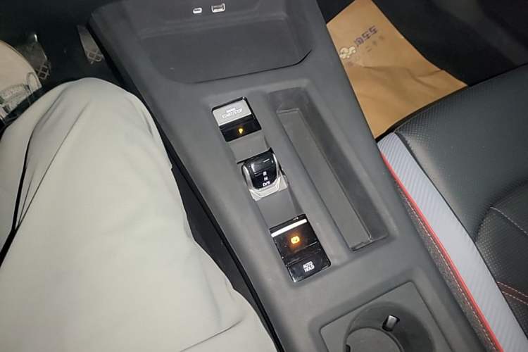 Used Volkswagen Lamando 2022 Lavida L 280TSI DSG Cool & Spicy Edition Gear Lever