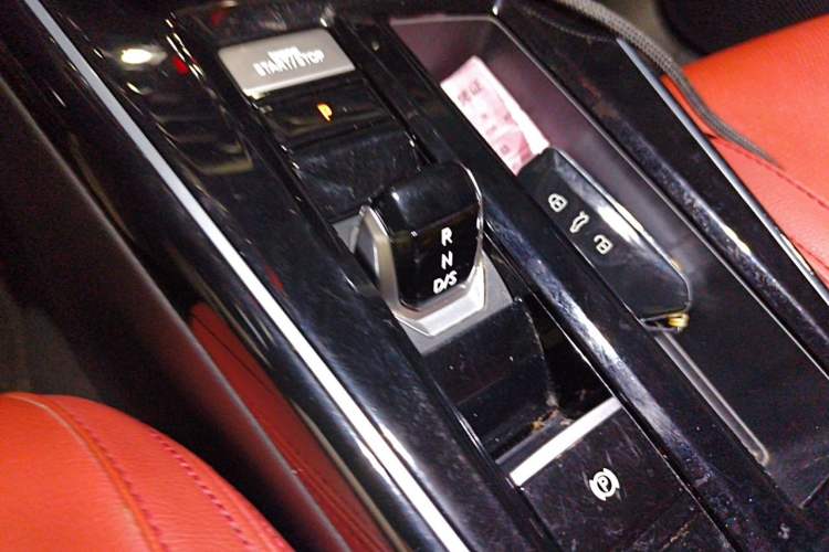 Used Volkswagen Lamando 2022 Lavida L 280TSI DSG Cool & Spicy Edition Gear Lever