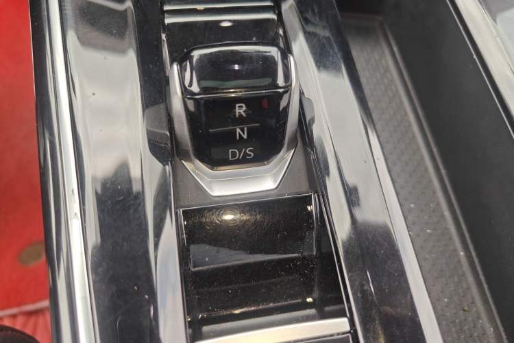 Used Volkswagen Lamando 2022 Lavida L 280TSI DSG Cool & Spicy Edition Gear Lever