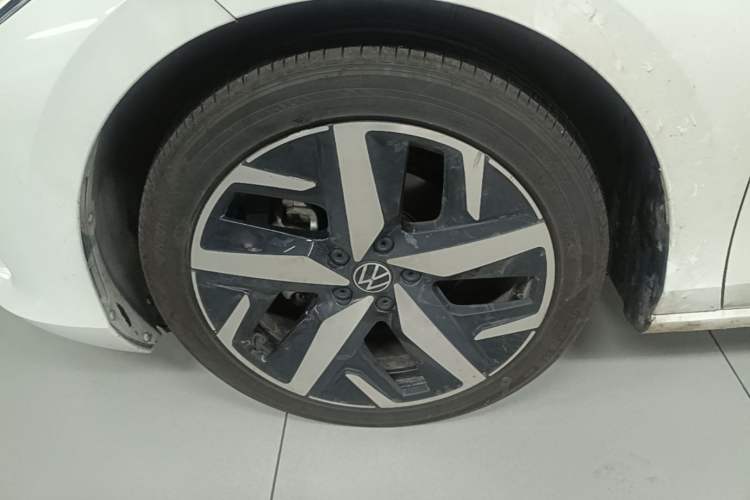 Used Volkswagen Lamando 2022 Lavida L 280TSI DSG Cool & Spicy Edition Left Front Wheel Hub