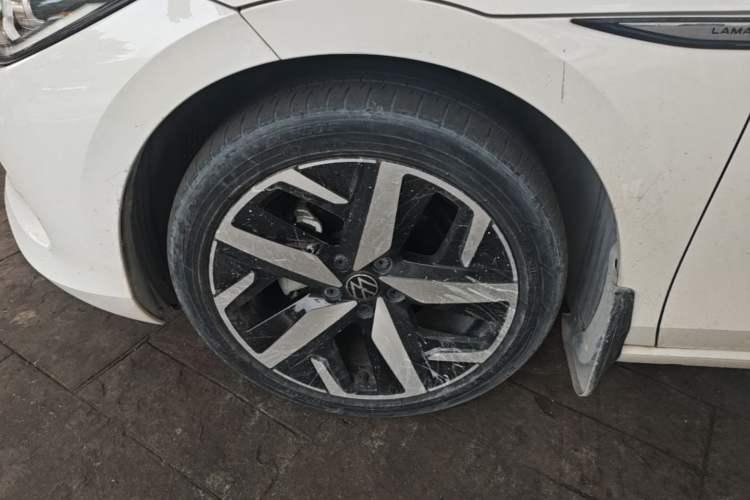 Used Volkswagen Lamando 2022 Lavida L 280TSI DSG Cool & Spicy Edition Left Front Wheel Hub