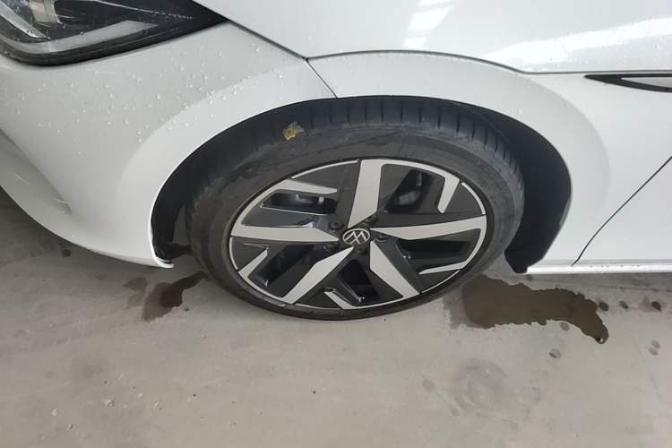 Used Volkswagen Lamando 2022 Lavida L 280TSI DSG Cool & Spicy Edition Left Front Wheel Hub