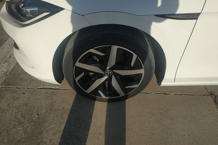 Used Volkswagen Lamando 2022 Lavida L 280TSI DSG Cool & Spicy Edition Left Front Wheel Hub