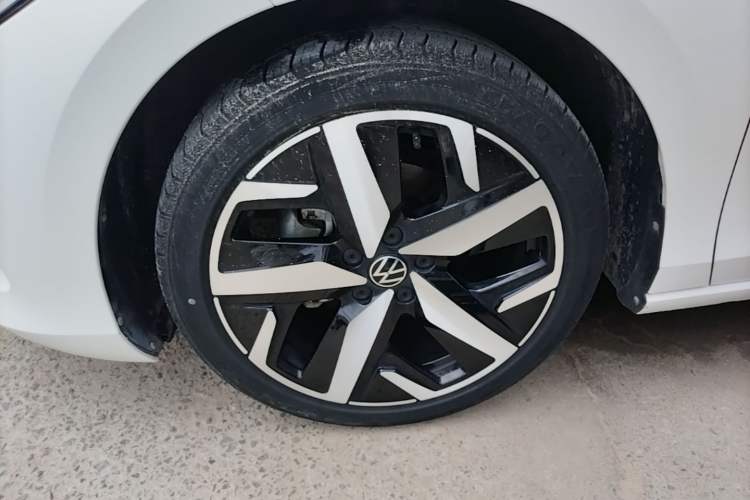 Used Volkswagen Lamando 2022 Lavida L 280TSI DSG Cool & Spicy Edition Left Front Wheel Hub