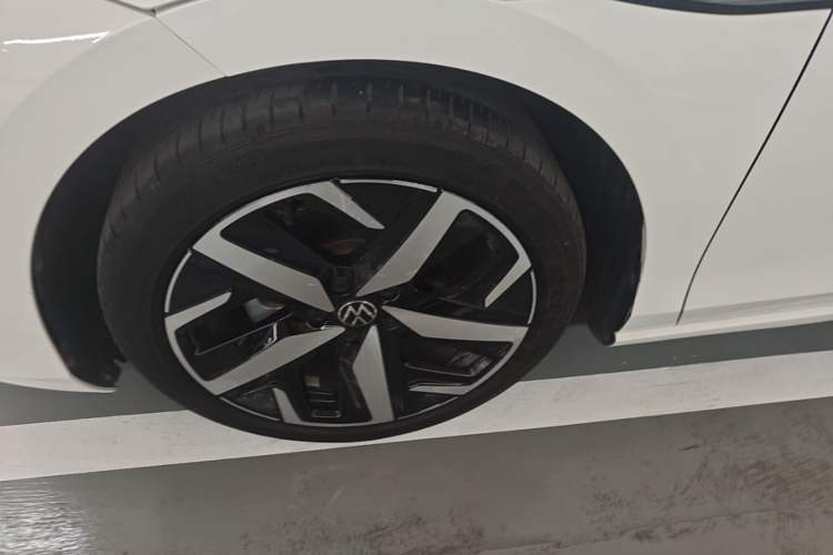 Used Volkswagen Lamando 2022 Lavida L 280TSI DSG Cool & Spicy Edition Left Front Wheel Hub