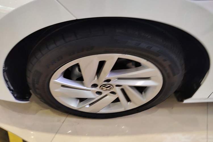Used Volkswagen Lamando 2022 Lingdu L 280TSI DSG Spicy Edition Left Front Wheel Hub