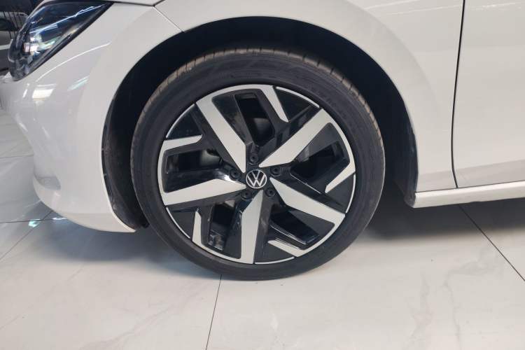 Used Volkswagen Lamando 2022 Lavida L 280TSI DSG Cool & Spicy Edition Left Front Wheel Hub