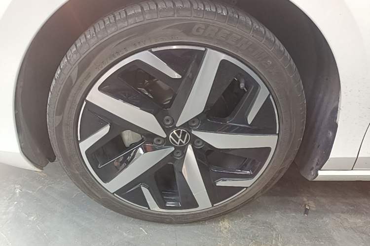 Used Volkswagen Lamando 2022 Lavida L 280TSI DSG Cool & Spicy Edition Left Front Wheel Hub