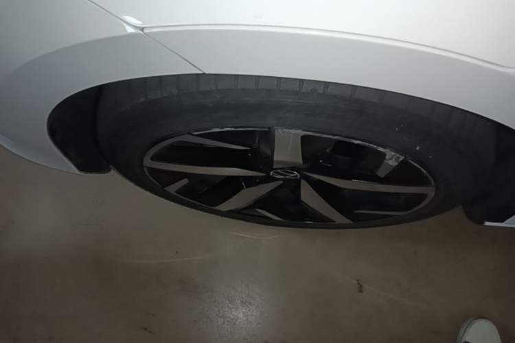 Used Volkswagen Lamando 2022 Lavida L 280TSI DSG Cool & Spicy Edition Left Front Wheel Hub