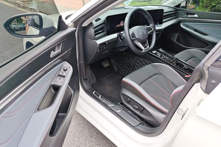 Used Volkswagen Lamando 2022 Lingdu L 280TSI DSG Spicy Edition Left Rear Seat