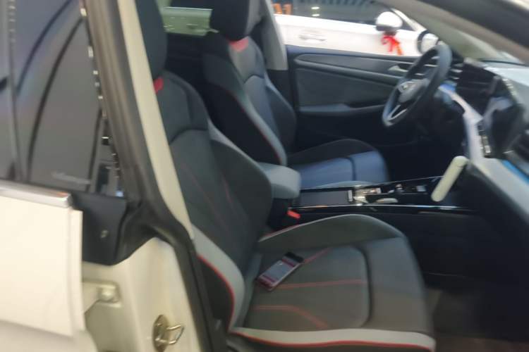 Used Volkswagen Lamando 2022 Lavida L 280TSI DSG Cool & Spicy Edition Right Front Seat