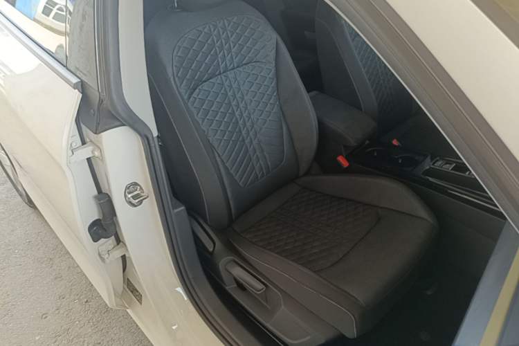Used Volkswagen Lamando 2022 Lavida L 280TSI DSG Hot Edition Right Front Seat
