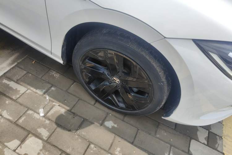Used Volkswagen Lamando 2022 Lavida L 280TSI DSG Cool & Spicy Edition Right Front Wheel Hub