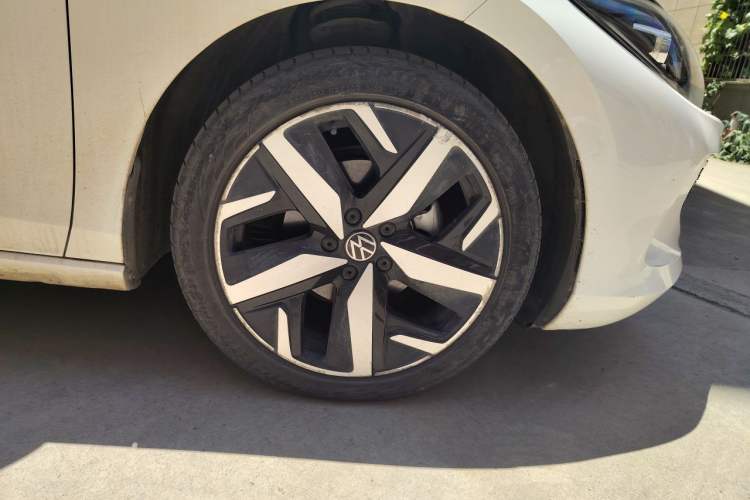 Used Volkswagen Lamando 2022 Lavida L 280TSI DSG Cool & Spicy Edition Right Front Wheel Hub