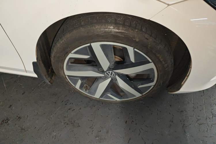 Used Volkswagen Lamando 2022 Lavida L 280TSI DSG Cool & Spicy Edition Right Front Wheel Hub