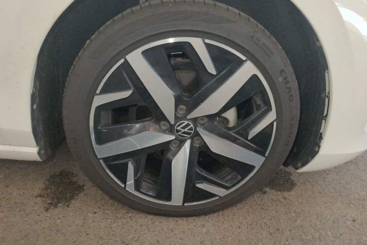 Used Volkswagen Lamando 2022 Lavida L 280TSI DSG Cool & Spicy Edition Right Front Wheel Hub