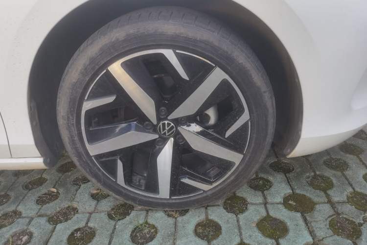 Used Volkswagen Lamando 2022 Lavida L 280TSI DSG Cool & Spicy Edition Right Front Wheel Hub