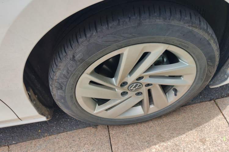 Used Volkswagen Lamando 2022 Lavida L 280TSI DSG Hot Edition Right Front Wheel Hub