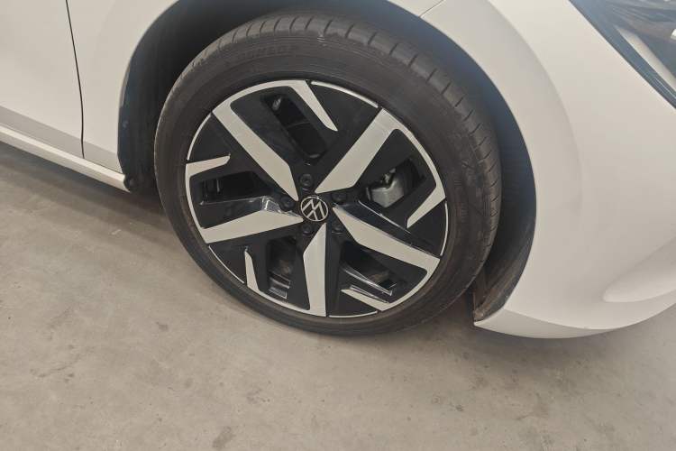Used Volkswagen Lamando 2022 Lavida L 280TSI DSG Cool & Spicy Edition Right Front Wheel Hub