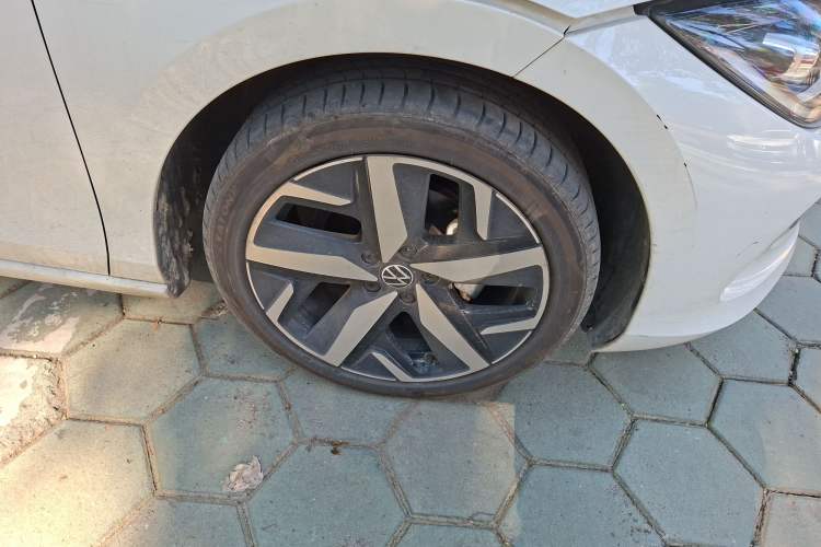 Used Volkswagen Lamando 2022 Lavida L 280TSI DSG Cool & Spicy Edition Right Front Wheel Hub