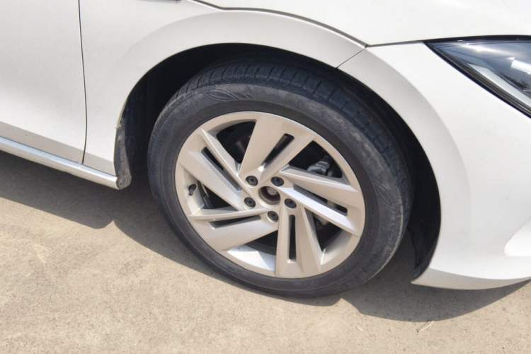 Used Volkswagen Lamando 2022 Lavida L 280TSI DSG Hot Edition Right Front Wheel Hub