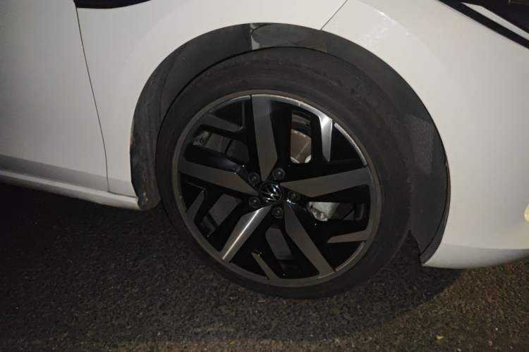 Used Volkswagen Lamando 2022 Lavida L 280TSI DSG Cool & Spicy Edition Right Front Wheel Hub