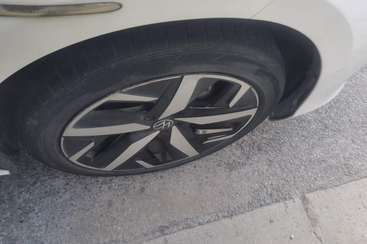 Used Volkswagen Lamando 2022 Lavida L 280TSI DSG Cool & Spicy Edition Right Front Wheel Hub