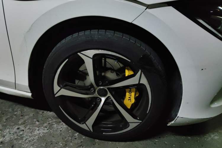 Used Volkswagen Lamando 2022 Lavida L 280TSI DSG Cool & Spicy Edition Right Front Wheel Hub