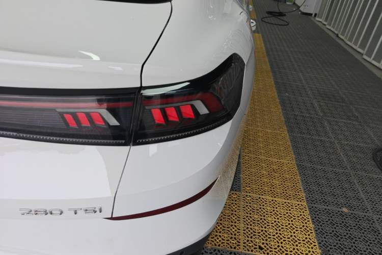 Used Volkswagen Lamando 2022 Lavida L 280TSI DSG Hot Edition Right Rear Taillight