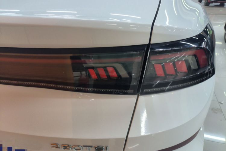 Used Volkswagen Lamando 2022 Lingdu L 280TSI DSG Ultra-Spicy Flagship Edition Right Rear Taillight