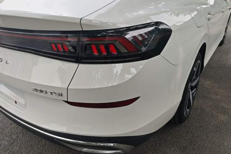 Used Volkswagen Lamando 2022 Lavida L 280TSI DSG Cool & Spicy Edition Right Rear Taillight