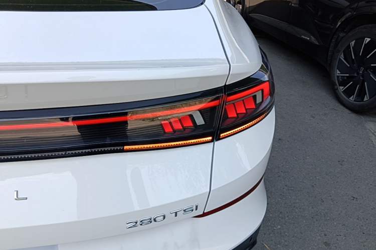 Used Volkswagen Lamando 2022 Lingdu L 280TSI DSG Spicy Edition Right Rear Taillight