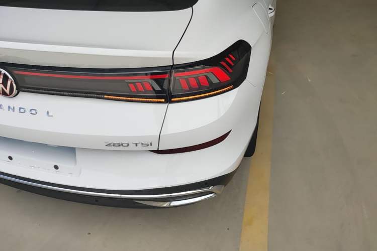Used Volkswagen Lamando 2022 Lavida L 280TSI DSG Cool & Spicy Edition Right Rear Taillight