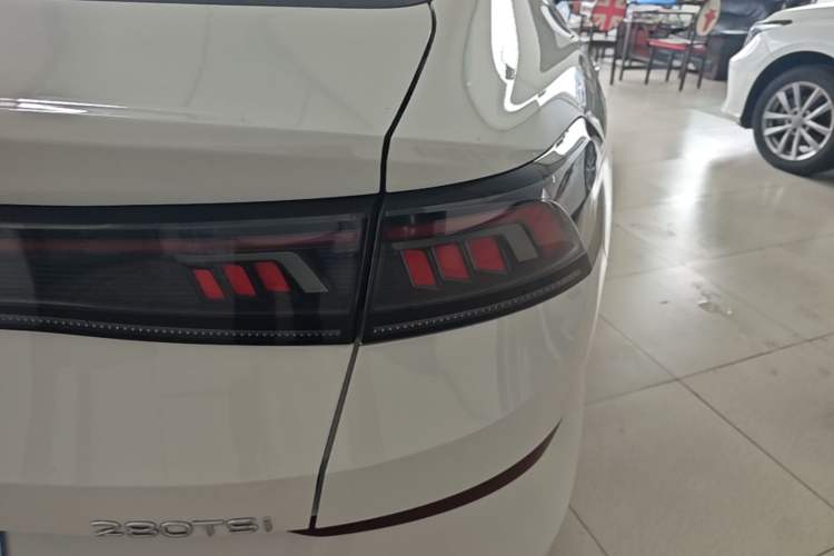 Used Volkswagen Lamando 2022 Lavida L 280TSI DSG Cool & Spicy Edition Right Rear Taillight