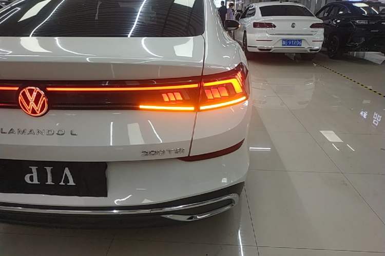 Used Volkswagen Lamando 2022 Lavida L 280TSI DSG Cool & Spicy Edition Right Rear Taillight