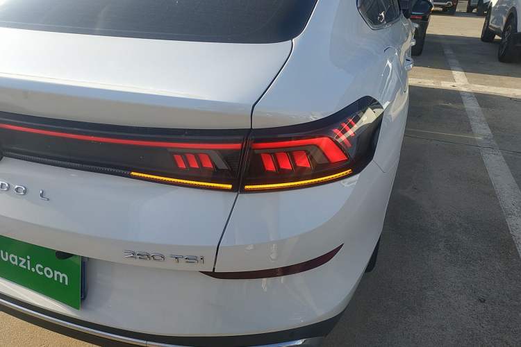 Used Volkswagen Lamando 2022 Lavida L 280TSI DSG Cool & Spicy Edition Right Rear Taillight