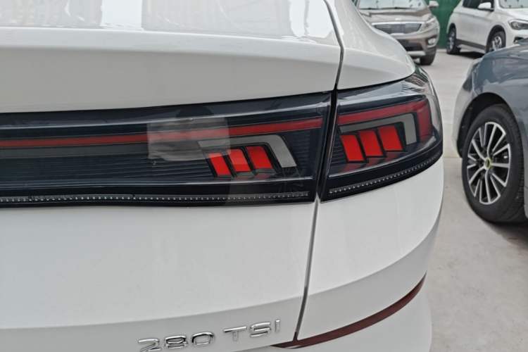 Used Volkswagen Lamando 2022 Lingdu L 280TSI DSG Spicy Edition Right Rear Taillight