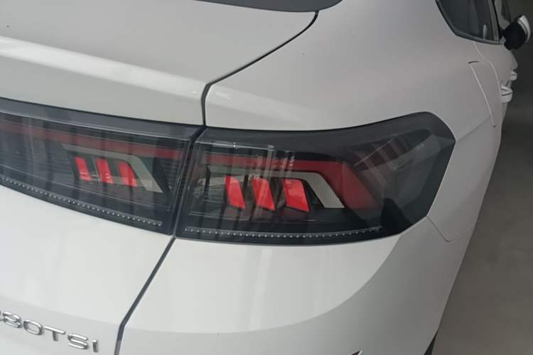 Used Volkswagen Lamando 2022 Lingdu L 280TSI DSG Spicy Edition Right Rear Taillight