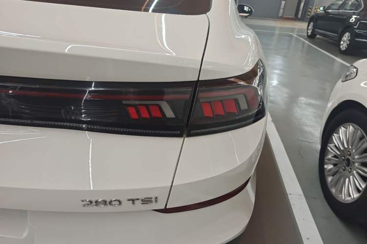 Used Volkswagen Lamando 2022 Lavida L 280TSI DSG Cool & Spicy Edition Right Rear Taillight