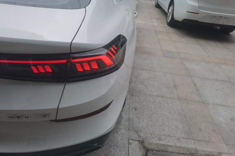 Used Volkswagen Lamando 2022 Lingdu L 280TSI DSG Spicy Edition Right Rear Taillight