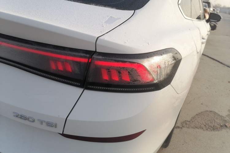 Used Volkswagen Lamando 2022 Lavida L 280TSI DSG Cool & Spicy Edition Right Rear Taillight