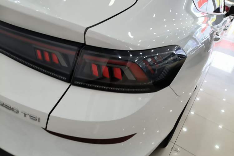 Used Volkswagen Lamando 2022 Lingdu L 280TSI DSG Spicy Edition Right Rear Taillight