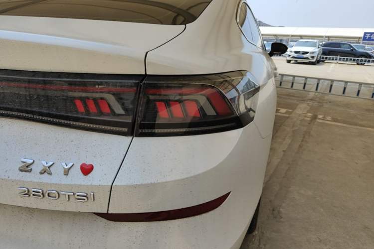 Used Volkswagen Lamando 2022 Lavida L 280TSI DSG Cool & Spicy Edition Right Rear Taillight