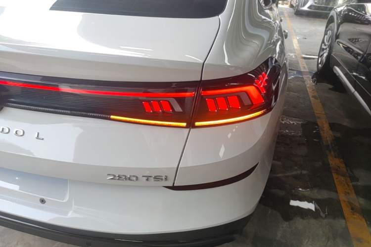 Used Volkswagen Lamando 2022 Lingdu L 280TSI DSG Spicy Edition Right Rear Taillight