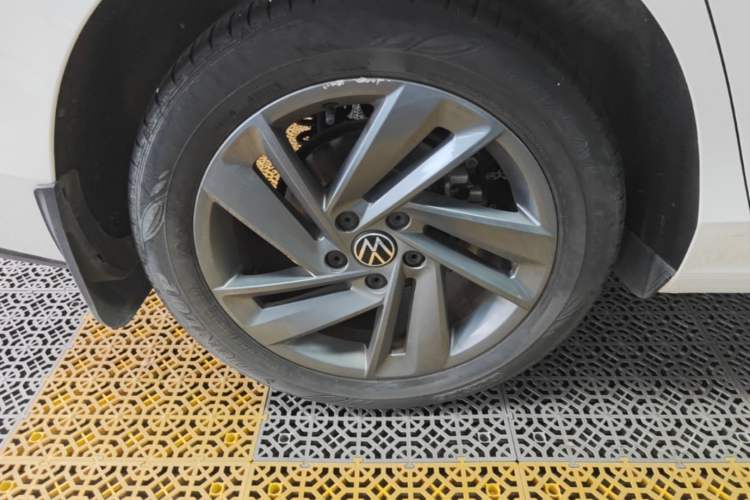 Used Volkswagen Lamando 2022 Lavida L 280TSI DSG Hot Edition Right Rear Wheel Hub