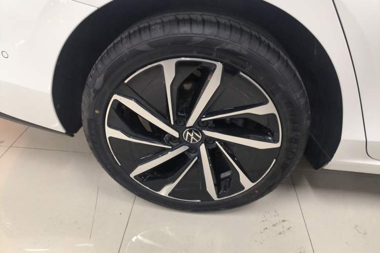 Used Volkswagen Lamando 2022 Lingdu L 280TSI DSG Ultra-Spicy Flagship Edition Right Rear Wheel Hub