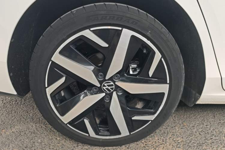 Used Volkswagen Lamando 2022 Lavida L 280TSI DSG Cool & Spicy Edition Right Rear Wheel Hub